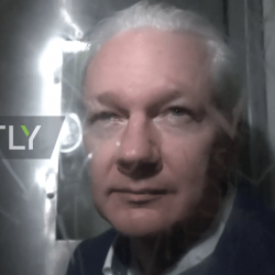 A Londres en soutien à Julian ASSANGE - Dans le fourgon